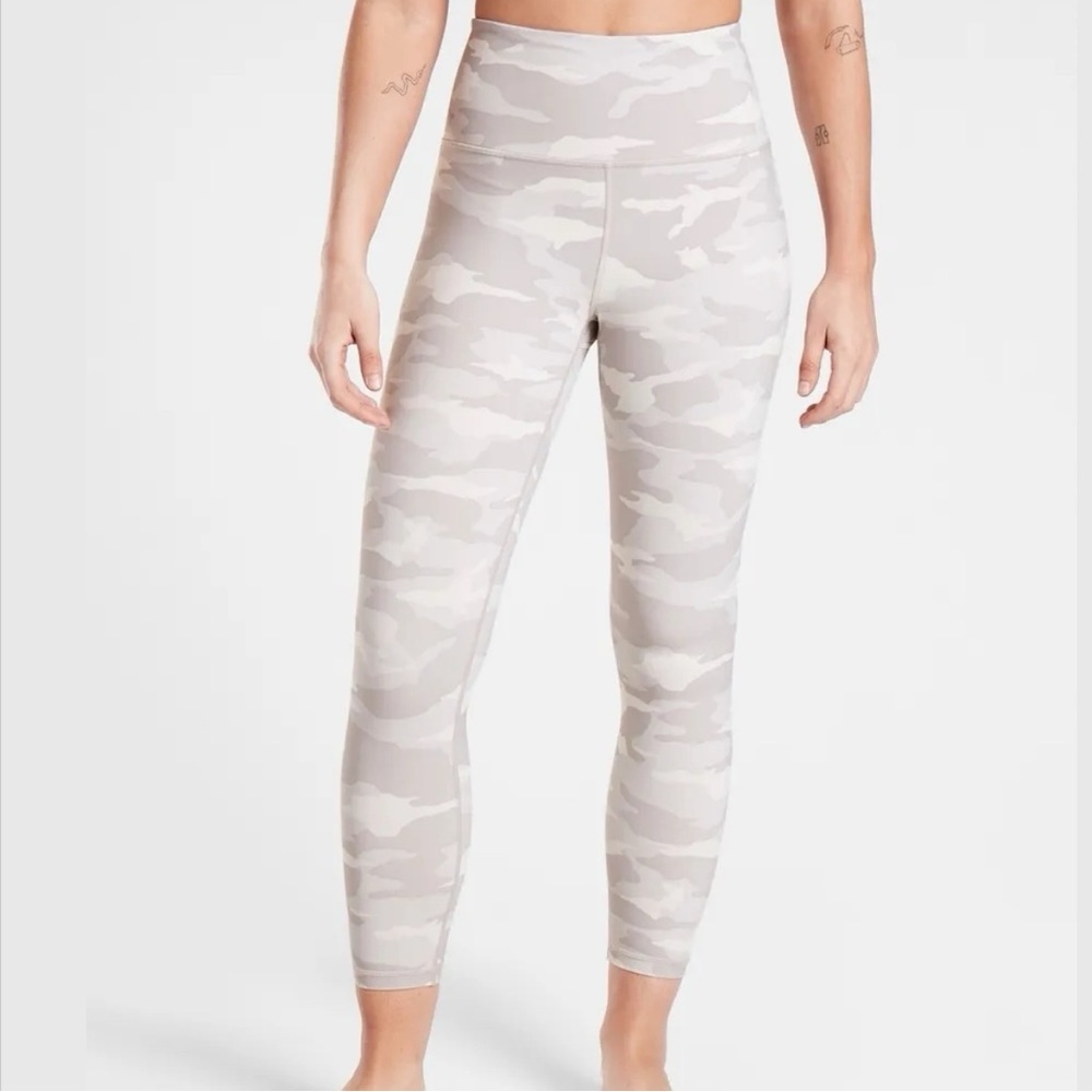 Athleta cropped 7/8 camo contender leggings - Picture 1 of 6